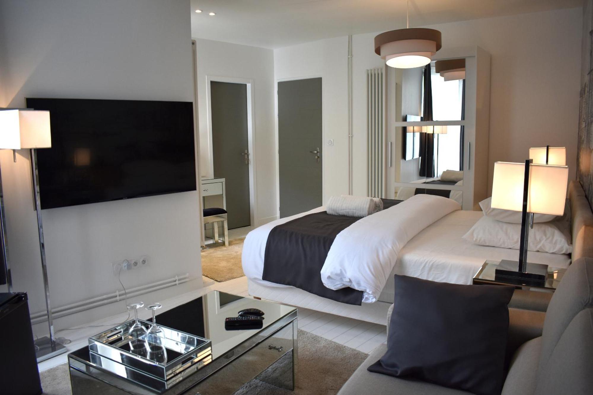 Twin Room with Private Bathroom